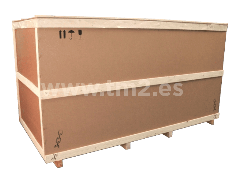 caja de cartón reforzada con elementos de madera